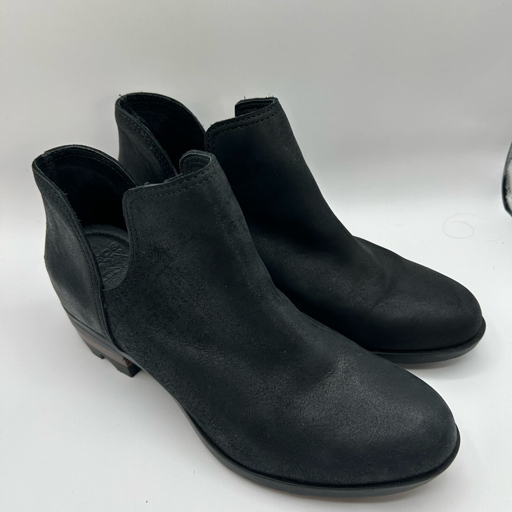 Sorel  Lola  Boot Size 8.5 suede / Leather Rain Bootie Cutouts Chealse boot - Picture 4 of 8
